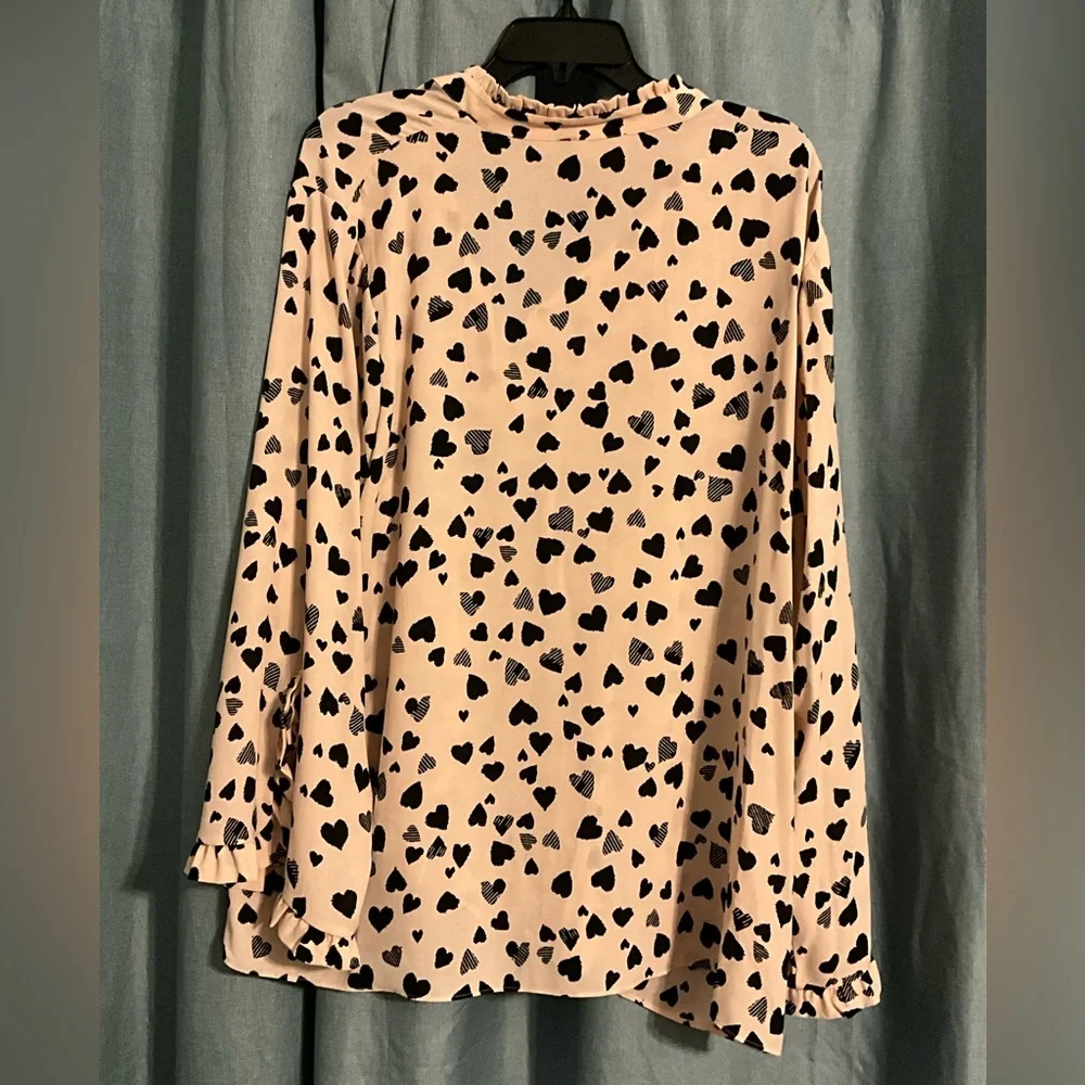 Absolutely adorable pink and black heart Tahari Women’s Plus size Blouse 2X - Picture 3 of 4